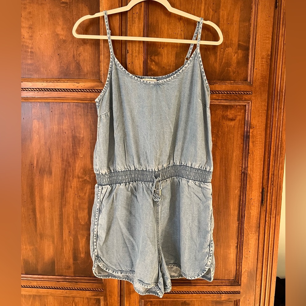Juicy Couture chambray romper | Size  M | Adjustable Straps | Great Condition